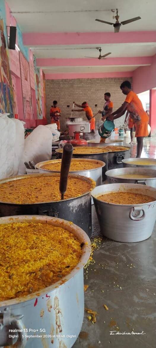 धमहारा के मां कात्यायनी दरबार में खीचड़ी महाप्रसाद
