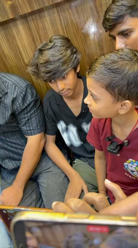 6 साल का वायरल आदित्य अखिलेश यादव से मिलकर क्या बताना चाहता है , नवरत्न लाल यादव ने दिलाया भरोसा , भाजपा को लेकर दोनों गजब जेन अल्फा गेंडे बोल गए की वीडियो वायरल हो गया #bihar