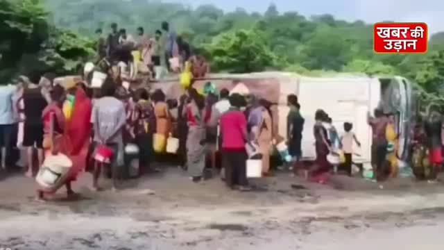 पाम ऑयल से भरा टैंकर पलटा, लूटने के लिए मची होड़! 😱 सड़क पर उमड़ी लोगों की भीड़
📍कोडरमा, झारखंड
#Koderma #JharkhandNews #ViralVideo #BreakingNews #khabarkiudaan