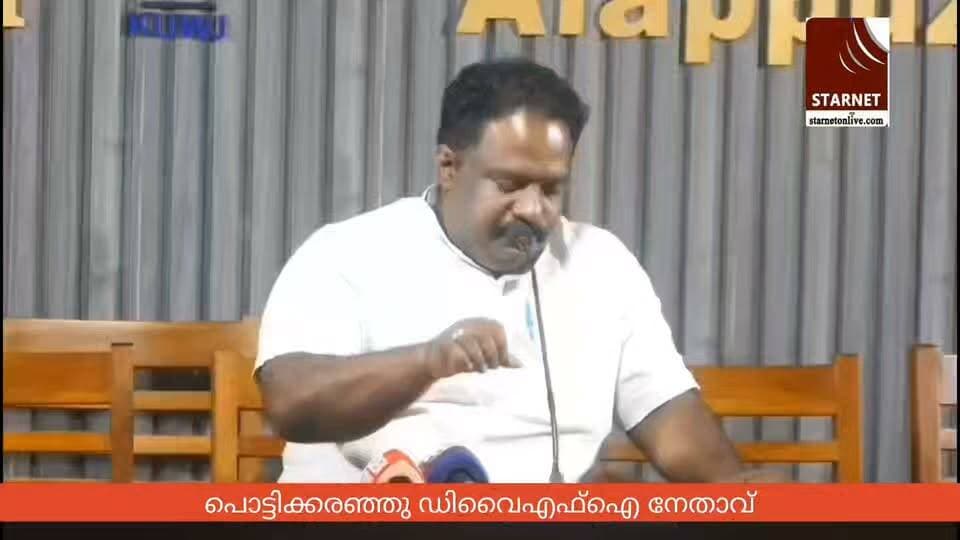 *ജി സുധാകരന്റെ ആരോപണം: വിതുമ്പിക്കരഞ്ഞ് സി പി എം നേതാവ്*
ലഹരിക്കടത്തുമായി ബന്ധപ്പെടുത്തി യുള്ള ജി സുധാകരൻ എം എൽ എയുടെ പരാമർശത്തിൽ വിതുമ്പിക്കരഞ്ഞ് സി പി എം നേതാവ്.
സി പി എം ഏരിയ കമ്മിറ്റി അംഗവും ഹരിപ്പാട് ബ്ലോക്ക് പഞ്ചായത്ത് വൈസ് പ്രസിഡന്റുമായ അഡ്വ.എം എം അനസ് അലിയാണ് ആലപ്പുഴയിൽ വാർത്ത സമ്മേളനത്തിനിടെ വിങ്ങിപ്പൊട്ടിയത്.
ജി സുധാകരന്റെ ആക്ഷേപത്തിന് ശേഷം കുടുംബത്തിന് പുറത്തിറങ്ങാൻ പറ്റുന്നില്ലെന്ന് അനസ് അലി.
ഭാര്യ മൂന്ന് ദിവസമായി ജോലിക്ക് പോകുന്നില്ല, പിതാവിന് പള്ളിയിലും പോകാനാകുന്നില്ല.
ആക്ഷേപം തുടർന്നാൽ ജി സുധാകരനെക്കുറിച്ച് കൂടുതൽ വെളിപ്പെടുത്തലുകൾ നടത്തും.
ആക്ഷേപ പരാമർശത്തിൽ ജി സുധാകരനെതിരെ വക്കീൽ നോട്ടീസ് അയച്ചു.
ഒരു രൂപ നഷ്ടപരിഹാരം ആവശ്യപ്പെട്ടാണ് വക്കീൽ നോട്ടീസ് അയച്ചത്.
തനിക്കെതിരായ ആരോപണം തെളിയിച്ചാൽ പൊതുപ്രവർത്തനം അവസാനിപ്പിക്കും.
ഇല്ലെങ്കിൽ പരസ്യമായി ജി സുധാകരൻ മാപ്പ് പറയണം.
സുധാകരന്റെ നിഴലായി കൂടെ നടന്നയാളാണ് താൻ.
ഇനിയും തനിക്കെതിരെ പറഞ്ഞാൽ താനും ഒത്തിരി കാര്യങ്ങൾ പറയും
സുധാകരന് തലയിൽ മുണ്ടിട്ട് പോകേണ്ട സാഹചര്യം ഉണ്ടാകുമെന്നും അനസ് അലി.