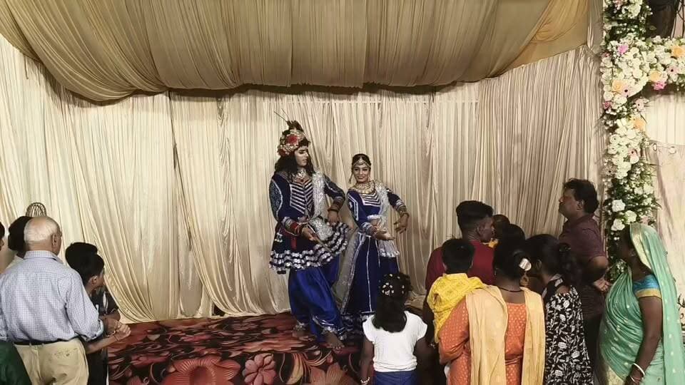 कृष्णजन्माष्टमी पर देर शाम तक आजमगढ़ के मंदिरों, पंडालों और झांकियों पर दर्शन को उमड़ी रही भीड़, सांस्कृतिक कार्यक्रमों ने मोहा मन, बिहारी जी के मंदिर पर दर्शन के साथ कई सेल्फी प्वाइंट पर फोटो लेने की रही होड़