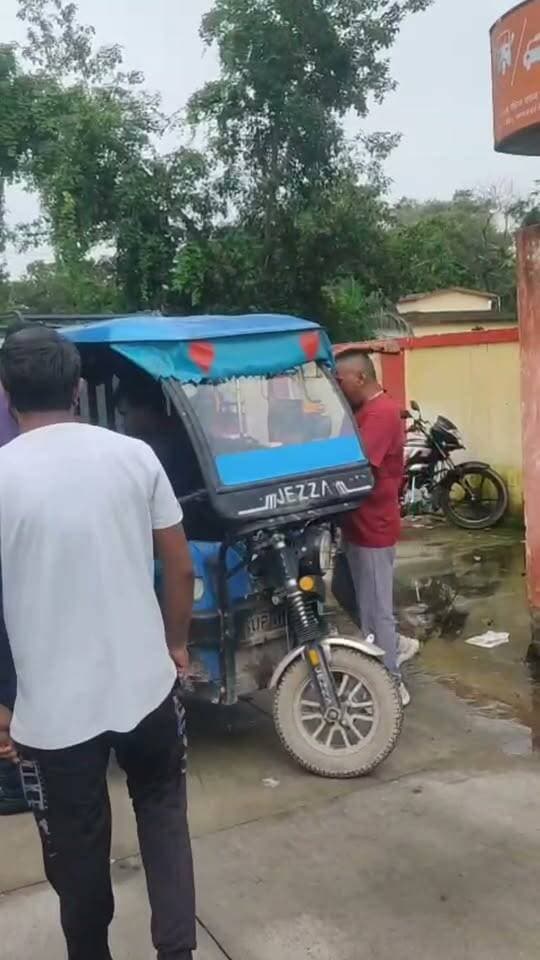मऊ जंक्शन पर ऑटो चालकों से मारपीट का वीडियो वायरल, पर्चा काटने को लेकर विवाद की बात सामने आई
#खबरेंअभीतक #KhabareAbhiTak #MauNews #MauJunction