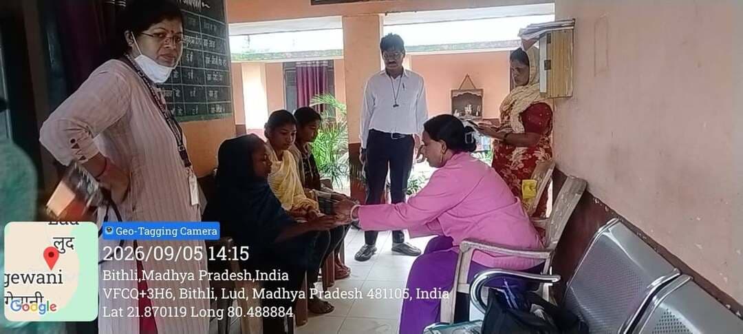 #बालाघाट
बिरसा विकासखंड के बीमारी से प्रभावित क्षेत्रों की छात्रावास मे स्वास्थ्य टीम द्वारा बालिकाओं का स्वास्थ्य परीक्षण किया गया।
#PMOIndia #CMMadhyaPradesh
#rshuklabjp #nsp2106
#MoHFW_INDIA #WelfareTribal
#healthminmp #NHM_MP