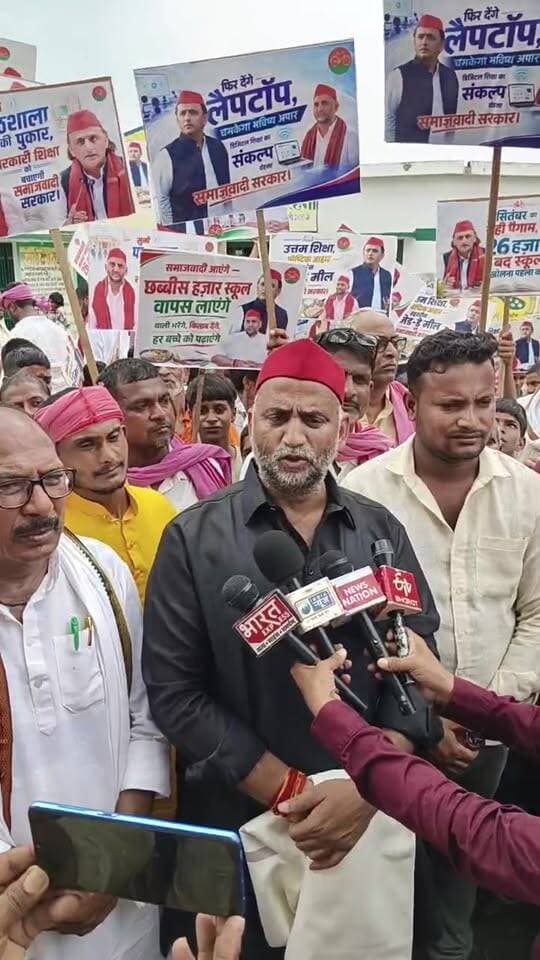 एक साल बाद खुला मनराजपुर प्राथमिक स्कूल का ताला. पहुंचे पूर्व विधायक मनोज सिंह डब्लू
