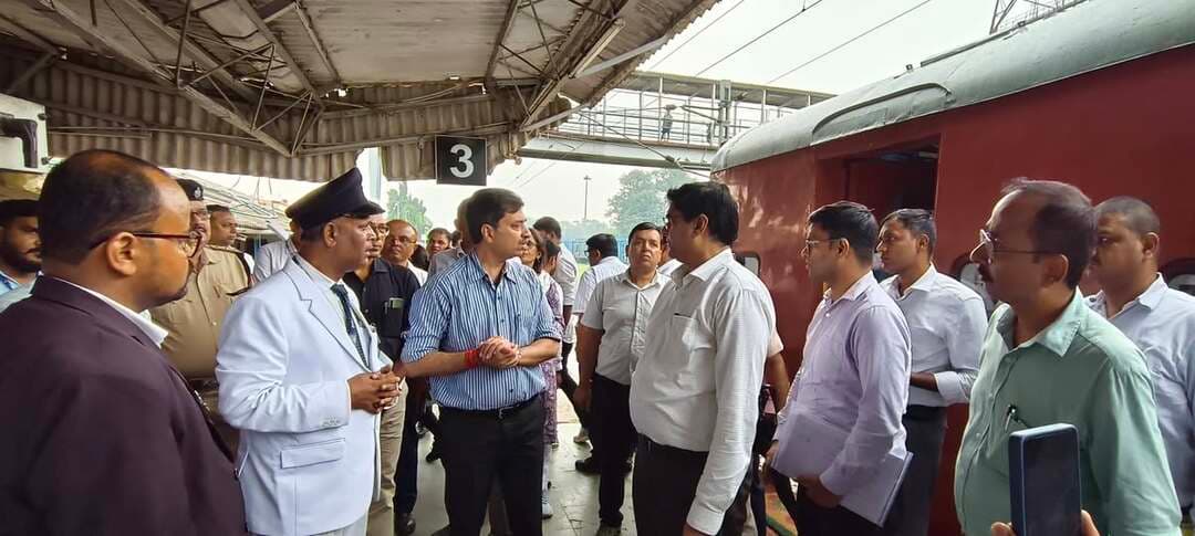 सोनपुर डीआरएम ने मानसी जंक्शन का किया औचक निरीक्षण, यात्री सुविधाओं और सफाई व्यवस्था का लिया जायजा
#railway #railwaystation