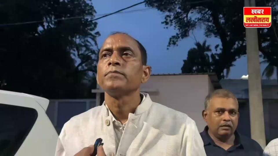 सीएचसी बड़हिया का डीएम ने किया निरीक्षण, बायोमैट्रिक अटेंडेंस में लापरवाही से हुए नाराज,।