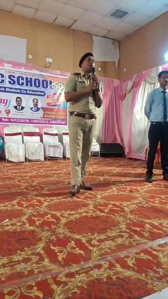 डीएसपी डॉक्टर राकेश कुमार ने बच्चों को दिए शिक्षाप्रद जानकारी....
Sheikhpura Collectorate Sheikhpura Police DRCC Sheikhpura बात मनकौल गांव की Randhir Kumar Soni
