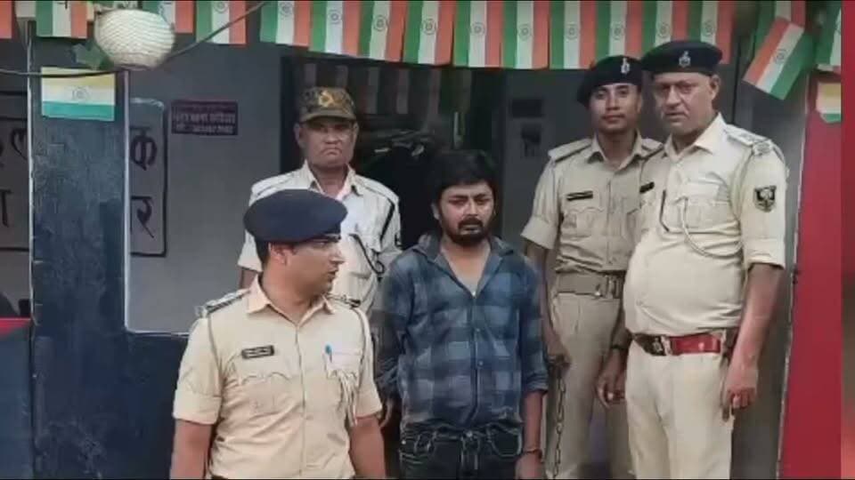 दवा दुकान की आड़ में नशे का धंधा, 357 कफ सिरप और नशीली गोलियां बरामद