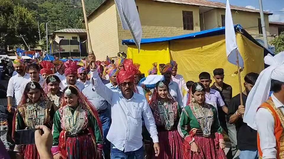 तीन दिवसीय सुरंगानी छिंज मेले में निकली शौभायात्रा
#viralvideo #salooni #mela #chamba #himachal