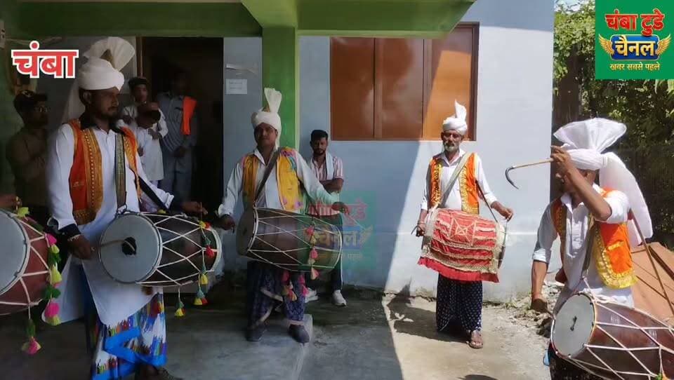 तीन दिवसीय सुरंगानी छिंज मेला आज से शुरू
,थोडी देर बाद निकलेगी शौभायात्रा
#viralvideo #mela #salooni #chamba