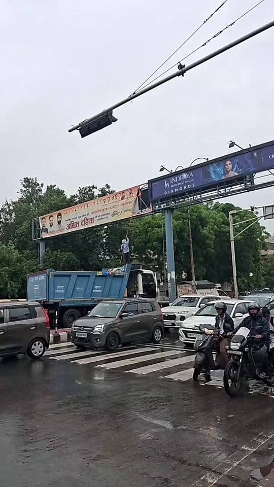 फरीदाबाद एनआईटी में बैनर हटाओ अभियान जारी