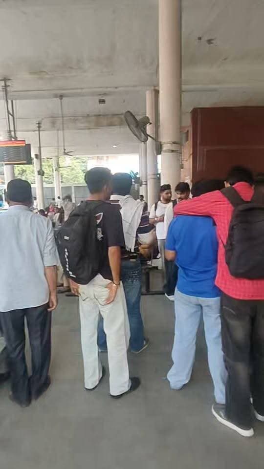 जगाधरी रोडवेज बस स्टैंड के वाटर कूलर में कीड़े और जंग? यात्रियों की सेहत पर उठे सवाल
Youtube link 👇 👇 👇 👇
https://youtu.be/Nw5tf6rINCE?si=tROyTlx2BHe-QweF
#Yamunanagarnews #Jagadhrinews #Roadways #BusStand #DrinkingWater #WaterQuality
