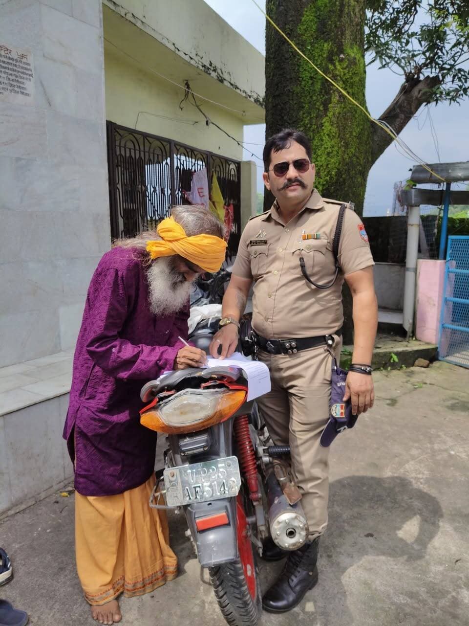 टनकपुर में धार्मिक स्थलों पर लाउडस्पीकर को लेकर पुलिस की कार्रवाई, जिम्मेदारों को नोटिस https://champawatkhabar.com/police-action-regarding-loudspeakers-at-religious-places-in-tanakpur-notice-to-those-responsible/