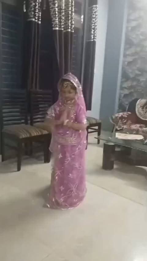 🦚✨ कृष्ण जन्माष्टमी पर नन्ही राशिका ने बिखेरा नृत्य का जादू ✨🦚
सिर्फ 5 साल की राशिका सोलंकी (कोटा, राजस्थान) ने कृष्ण जन्माष्टमी के पावन अवसर पर किया बेहद शानदार और मनमोहक नृत्य। ❤️🙏
नन्हीं सी उम्र में राशिका की कृष्ण भक्ति और शानदार नृत्य प्रस्तुति ने सभी का मन मोह लिया। देखिए इस खूबसूरत प्रस्तुति की एक झलक… 🌸🦚
राशिका, रिटायर्ड डिप्टी कमांडेंट मान सिंह जी की पोती हैं। मान सिंह जी चित्तौड़गढ़ महकमे में भी अपनी सेवाएं दे चुके हैं।
🎥 देखिए नन्ही राशिका की मनमोहक प्रस्तुति और बताइए कैसी लगी?
#RashikaSolanki #KrishnaJanmashtami #Janmashtami #KrishnaDance #LittleKrishna DancePerformance Kota Rajasthan Chittorgarh HelloChittorgarhNews KrishnaBhakti Janmashtami2026