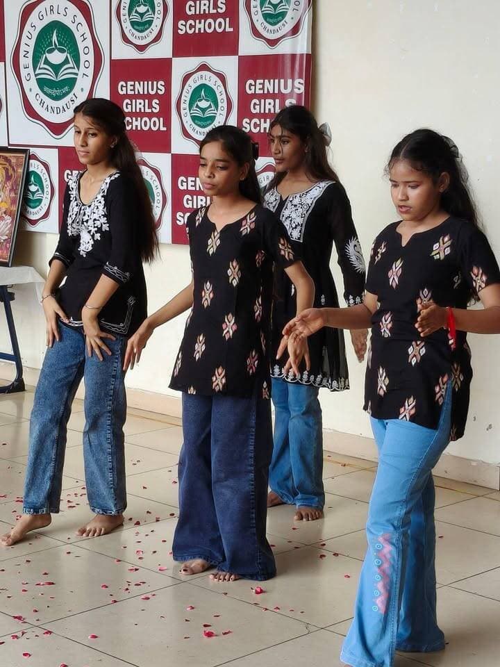 चंदौसी के Genius Grils School में धूमधाम से मनाया गया Teacher's Day