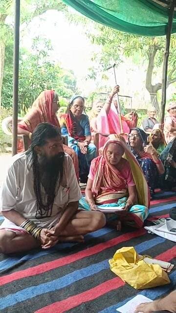 #कमलावती देवी ज्ञान और पोषण #फाउंडेशन द्वारा सरस्वती विद्या मंदिर शिक्षण संस्थान के संस्थापक #स्वर्गीय नागेन्द्र सिंह दाढ़ी बाबा की 27 वीं पुण्यतिथि की पूर्व संध्या पर शिक्षक दिवस पर आधारशिला #वृद्धाश्रम फरेंदा महराजगंज में #सुंदरकांड पाठ का हुआ आयोजन