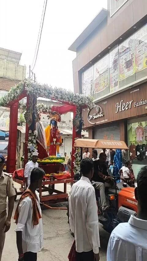 ગોધરા માં શ્રી કૃષ્ણ જન્મોત્સવ ને લઈ ભગવાન શ્રી કૃષ્ણની શોભાયાત્રા નીકળી.
#panchmahalsamachar #panchmahal #godhra #news #topvideo