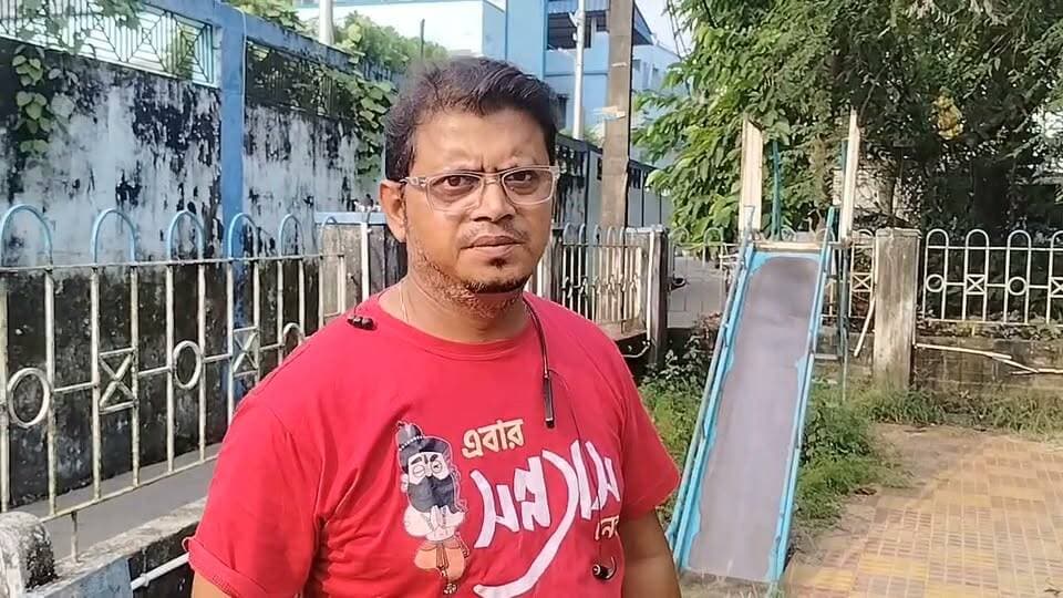 শিক্ষক দিবসেই জঙ্গল-ঝোপে বিদ্যাসাগরের মূর্তি, খবর পেতেই যথাস্থানে বসানো হল ফের