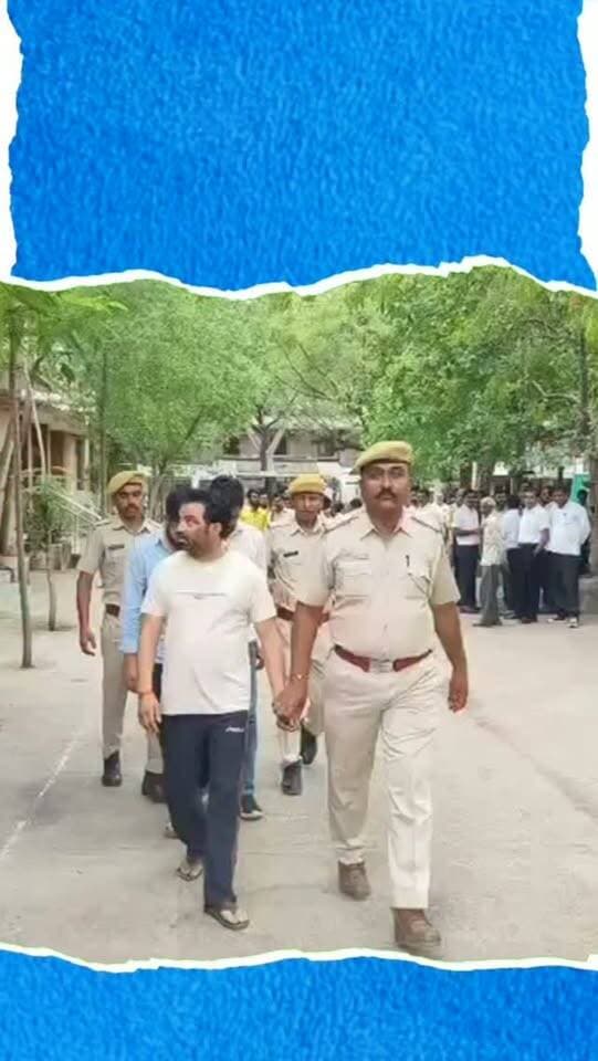 डूंगरपुर में नगर परिषद के फर्जी पट्टे जारी कर लाखों की ठगी करने वाले गिरोह का कोतवाली थाना पुलिस ने खुलासा किया है। पुलिस ने मास्टरमाइंड वंदित वैरागी समेत राजु खराड़ी और नरेश कोटेड को गिरफ्तार किया है। आरोपियों के कब्जे से आधा दर्जन फर्जी पट्टे, लैपटॉप और अन्य सामान बरामद हुआ है।
पुलिस के मुताबिक, वसुंधरा विहार निवासी बलवंत सिंह भाटी पट्टा जमा कराने पहुंचे थे। जांच में पट्टे पर आयुक्त और कनिष्ठ अभियंता के फर्जी हस्ताक्षर मिले। पूछताछ में सामने आया कि 1 लाख 50 हजार रुपये लेकर राजु खराड़ी के जरिए पट्टा बनवाया गया था।
पुलिस का दावा है कि आरोपियों ने अब तक 30 से ज्यादा लोगों से लाखों रुपये की ठगी करना कबूल किया है। मामले में जांच जारी है।
#DungarpurNews #DungarpurPolice #RajasthanPolice #FraudAlert #CrimeNews