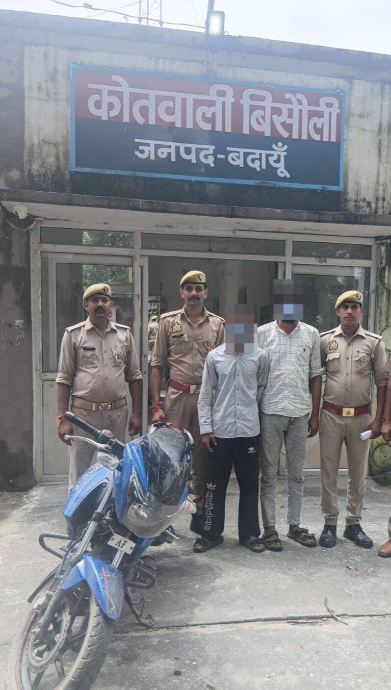 बिसौली पुलिस ने कुआंडांडा निवासी नरेंद्र ब ब्रजेश को लूट की अपाचे बाइक सहित गिरफ्तार किया