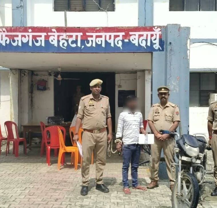 बदायूं के फैजगंज बेहटा पुलिस ने बिसौली कोतवाली क्षेत्र के परसेरा गांव निवासी 25000 के इनामी बिष्णु को गिरफ्तार किया