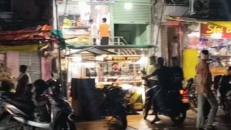 तीन थाने सामने होने के बाद भी लगभग पूरी सड़क अतिक्रमण का शिकार।
श्योपुर के देहात, महिला और अजाक्स थानों के सामने का मामला।
#श्योपुर #sheopur #चंबलटीवी #JansamparkMP #LiveNews #livenewshindi #newseason #MadhyaPradesh #vijaypur #breakingnews #Beerpur #HindiNews #chambaltv #newsupdate #समाचार #newsfeed #news #खबर #मुरैना #Chambalnews