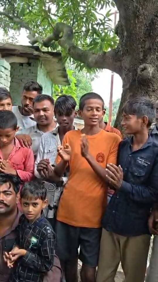 वार्ड नंबर 16 सलाहाबाद में रास्ते की समस्या सुनने पहुंचे मुनव्वर मुर्गा, स्थानीय लोगों ने बताई अपनी परेशानी
#मऊ #सलाहाबाद #खबरेंअभीतक #KhabareAbhiTak
