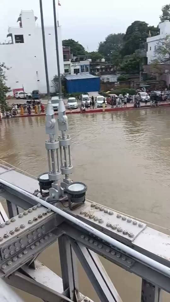 पटना जिले के पुनपुन प्रखंड क्षेत्र में उफनती नदी