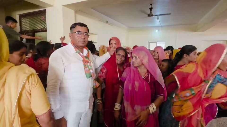 बाड़मेर वार्ड संख्या 19 से भाजपा प्रत्याशी दमाराम माली को महिलाओं ने दिया सर्मथन