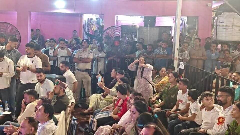 नूरपुर की राज्य स्तरीय जन्माष्टमी समारोह पर बॉलीवुड सिंगर अनुज शर्मा दे रहे प्रस्तुति...