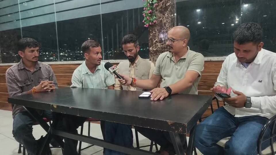 पुरोला विधायक दुर्गेश लाल वार्ता करने पहुंचे महाविद्यालय पुरोला, धरने पर बैठे छात्रों से वार्ता रही नाकाम, क्या-कुछ रहा पुरा मामला आप भी सुने....