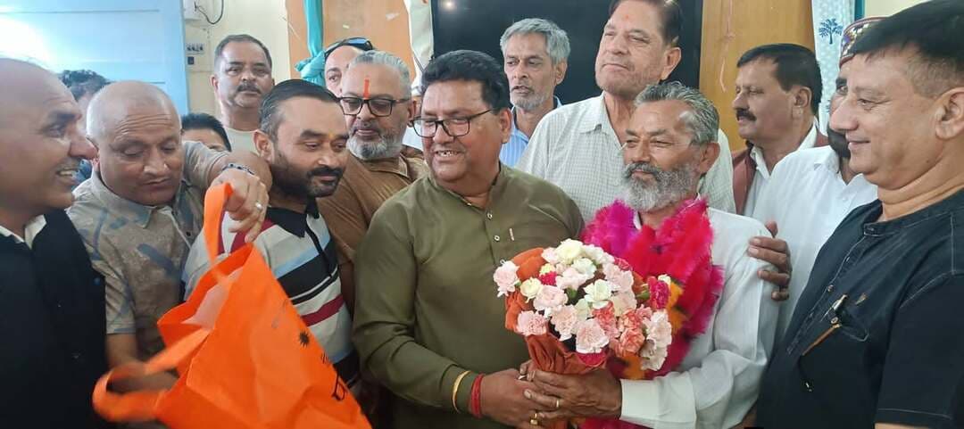 बिझड़ी-बड्सर पंचायत समिति गठन चुनाव में कांग्रेस ने भाजपा के साथ कर डाला खेला
- अध्यक्ष पद पर बलदेव शर्मा समर्थित, रमेश शर्मा काबिज़
तो चार समर्थकों के साथ चुनाव प्रक्रिया में भाग लेने पहुंचे कांग्रेस समर्थक पवन शर्मा 12 वोट लेकर विजयी