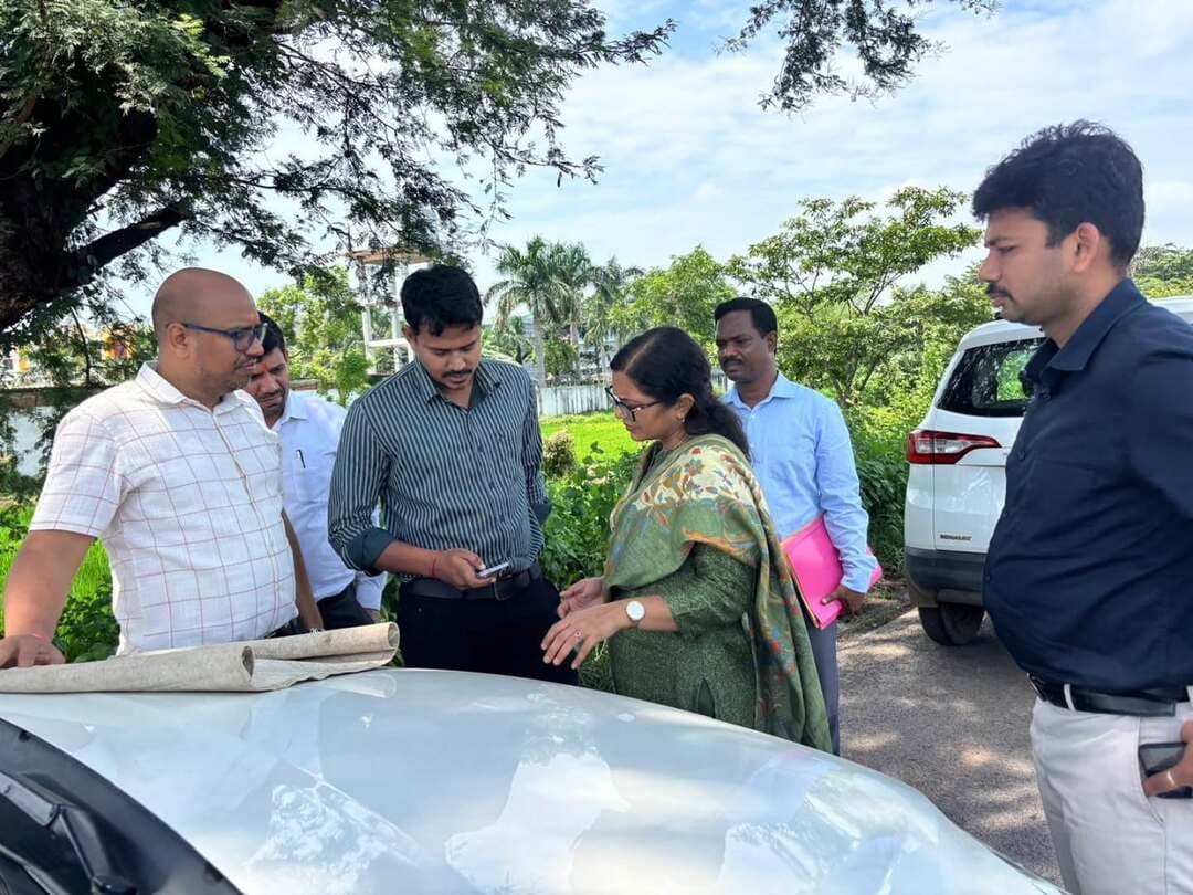 कलेक्टर ने डभरा विकासखंड के हीरापुर और बरगुड़हा मे डिजिटल क्रॉप सर्वे कार्य का किया औचक निरीक्षण
डिजिटल क्रॉप सर्वे कार्य मे न हो किसी भी प्रकार की त्रुटि - कलेक्टर
फसलों का सही-सही रकबा इंद्राज करने के दिए निर्देश
#एग्रीकल्चर
#saktidist
#sakti