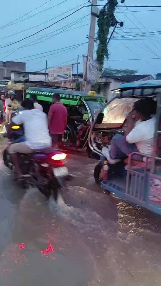 गंगा का बढ़े जलस्तर नगर परिषद क्षेत्र के 25,26,27 सहित करनौती पंचायत के रानीसराय हो गये प्रभावित।
#viralreels #samastipurreels #trendingreelsvideo #CMOBihar #shortsvideos #PatnaNews #hindustan #viralreelschallenge CMO Bihar @topfans