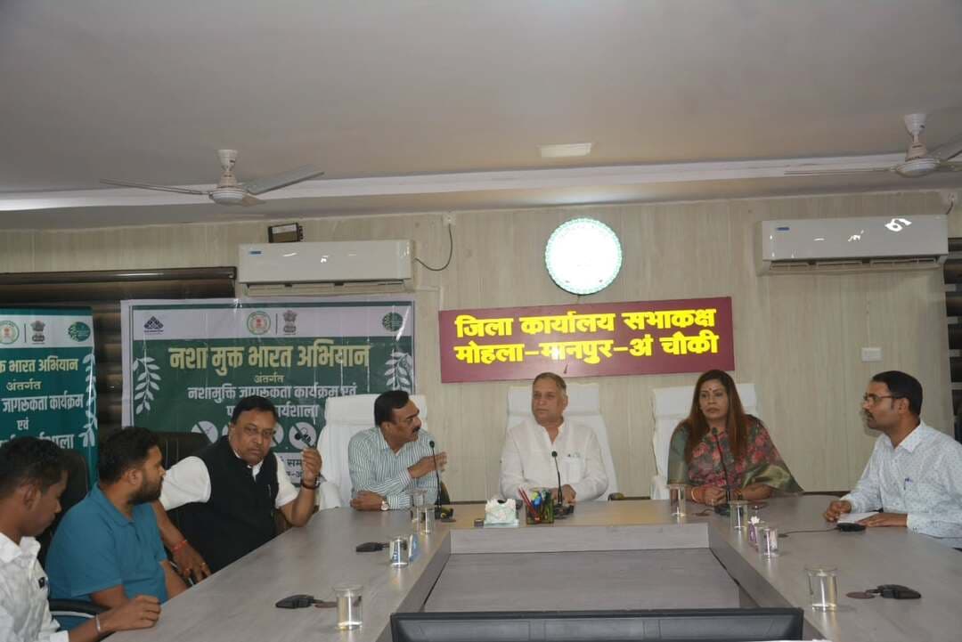 जिला स्थापना दिवस के अवसर पर दिव्यांगजन नशामुक्ति जागरूकता कार्यक्रम का आयोजन किया गया। कार्यक्रम में छत्तीसगढ़ दिव्यांगजन वित्त एवं विकास निगम के माननीय अध्यक्ष एवं छत्तीसगढ़ राज्यमंत्री दर्जा प्राप्त श्री लोकेश कवाडिया सम्मिलित हुए।
- दिव्यांगजनों को सहायक उपकरण वितरित, स्वरोजगार एवं नशामुक्ति के लिए किया जागरूक।
- दिव्यांगजनों को सशक्त एवं आत्मनिर्भर बनाने के साथ नशामुक्ति का दिया संदेश
#mmacdistrict_cg
#chhattishgarh
@chhattisgarhcmo @dpr.chhattisgarh