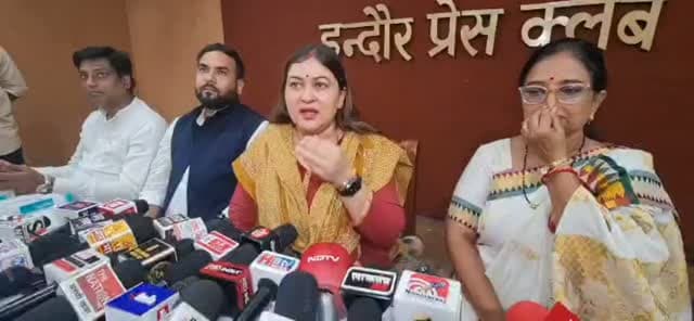 कांग्रेस की प्रवक्ता के बयान में ‘घंटा’ शब्द पर सियासी घमासान शुरू! छात्रों की आवाज से पहले ही राजनीति में ‘घंटा’ गूंजने लगा। अब कुछ दिन इसकी गूंज सुनाई देगी। 😄
#कांग्रेस, #सियासत, #घंटा