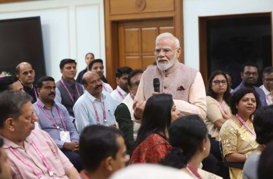 श्री राम कॉलेज ऑफ कॉमर्स के शताब्दी समारोह में शामिल हुए अतिथि
नई दिल्ली। श्री राम कॉलेज ऑफ कॉमर्स (SRCC) के शताब्दी समारोह में शामिल होने पर खुशी व्यक्त की गई। समारोह के दौरान कॉलेज की 100 वर्षों की गौरवशाली यात्रा और शिक्षा के क्षेत्र में उसके योगदान को याद किया गया।
इस अवसर पर कहा गया कि वर्षों से यह प्रतिष्ठित संस्थान पीढ़ी-दर-पीढ़ी विद्यार्थियों को सीखने, आगे बढ़ने और समाज में सकारात्मक बदलाव लाने का अवसर देता रहा है।
शताब्दी समारोह में कॉलेज की उपलब्धियों, समृद्ध शैक्षणिक परंपरा और देश के निर्माण में उसके पूर्व विद्यार्थियों के योगदान को भी रेखांकित किया गया।