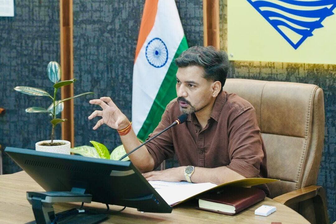 नदी में कूड़ा फेंका तो खैर नहीं! DM ने दिए FIR के सख्त आदेश....see more