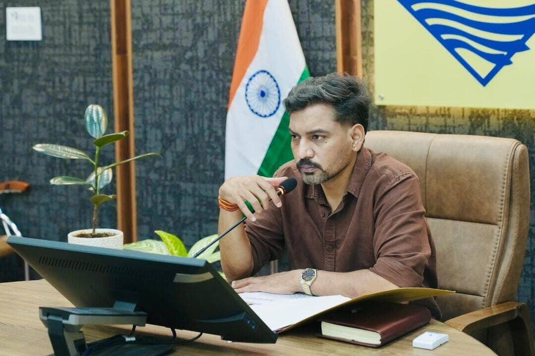 सड़कों पर आवारा पशु दिखे तो खैर नहीं! DM ने कसा शिकंजा, मालिकों पर भी होगी सख्त कार्रवाई....see more