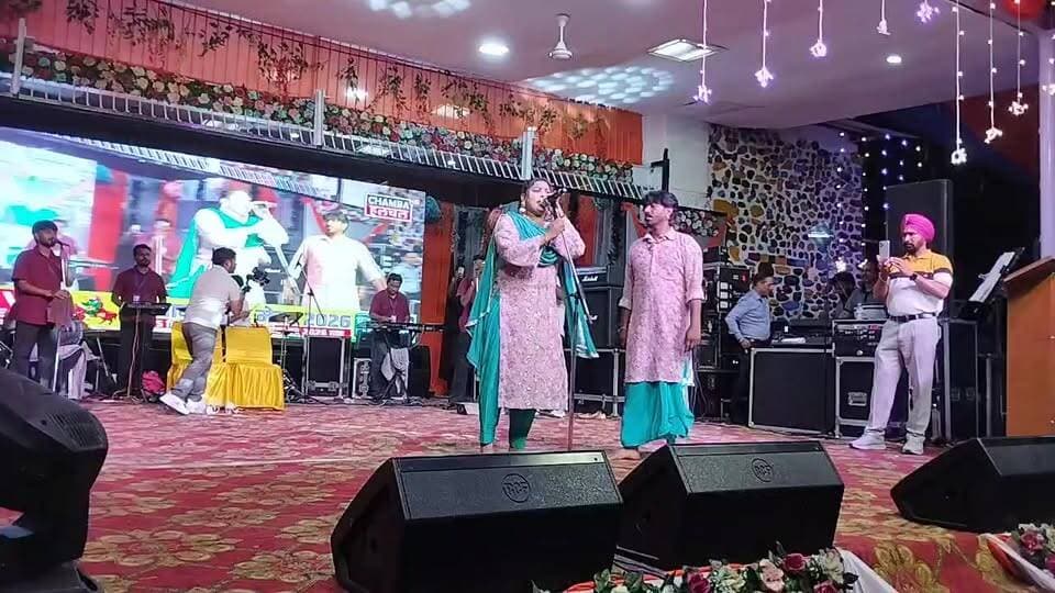 सुरगानी छिंज मेले की पहली STAR NIGHT में पंजाबी सितारों का धमाल! 🎶
🎤 जीत कोटली और प्रीत कोटली मचाएंगे रंग!
📺 LIVE देखिए सिर्फ चंबा टुडे चैनल पर!
#SuranganiChinjMela #StarNight #JeetKotli #PreetKotli #PrimeKhabar #Chamba