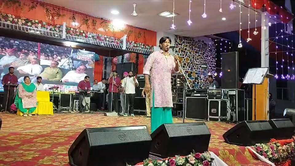 सुरगानी छिंज मेले की पहली STAR NIGHT में पंजाबी सितारों का धमाल! 🎶
🎤 जीत कोटली और प्रीत कोटली मचाएंगे रंग!
📺 LIVE देखिए सिर्फ चंबा टुडे चैनल पर!
#SuranganiChinjMela #StarNight #JeetKotli #PreetKotli #PrimeKhabar #Chamba