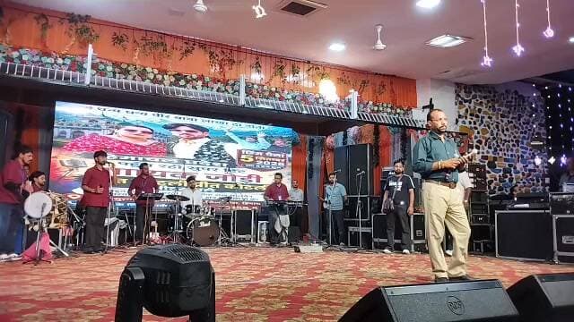 सुरगानी छिंज मेले की पहली STAR NIGHT में पंजाबी सितारों का धमाल! 🎶
🎤 जीत कोटली और प्रीत कोटली मचाएंगे रंग!
📺 LIVE देखिए सिर्फ चंबा टुडे चैनल पर!
#SuranganiChinjMela #StarNight #JeetKotli #PreetKotli #PrimeKhabar #Chamba