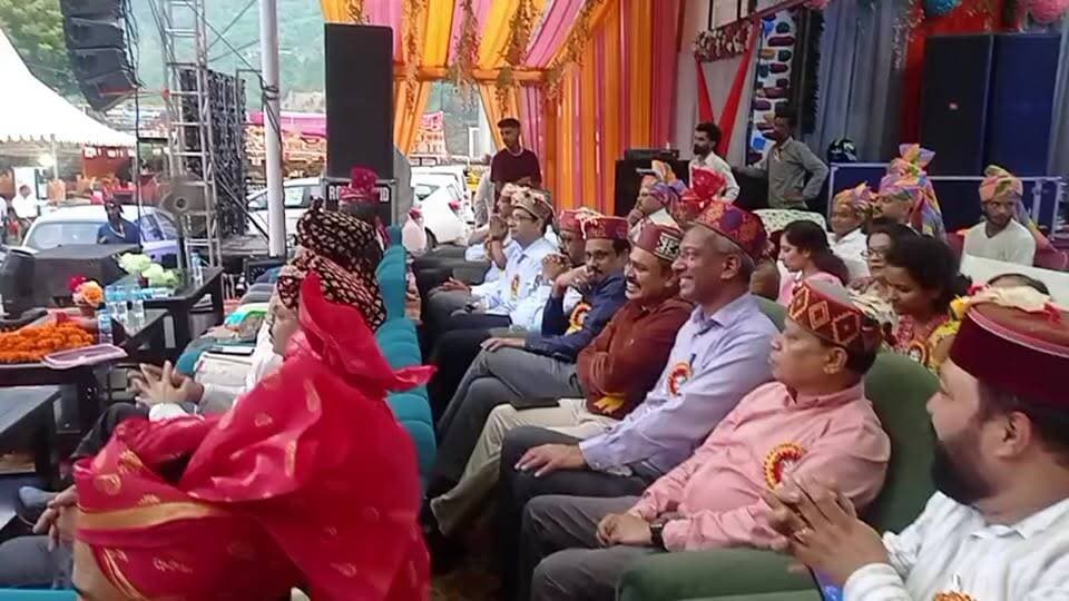 सुरंगनी छिंज मेला अध्यक्ष आरिफ शेख संबोधित करते हुए
#viralvideo