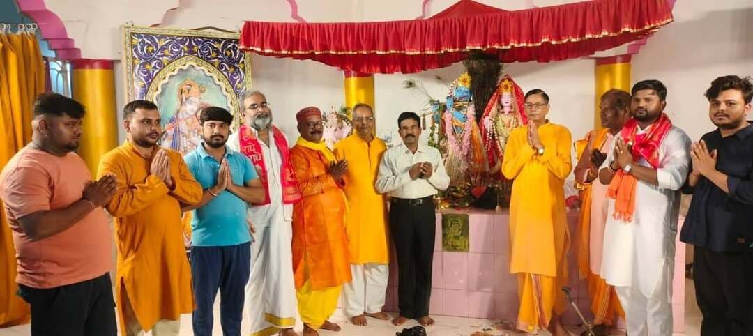 मधेपुरा नगर परिषद के वार्ड 04 स्थित गौशाला परिसर में स्थित श्रीकृष्ण मंदिर में जन्माष्टमी का भव्य पूजन कार्यक्रम सम्पन्न हुआ।
(पूरी रिपोर्ट का लिंक कॉमेंट बॉक्स में...)