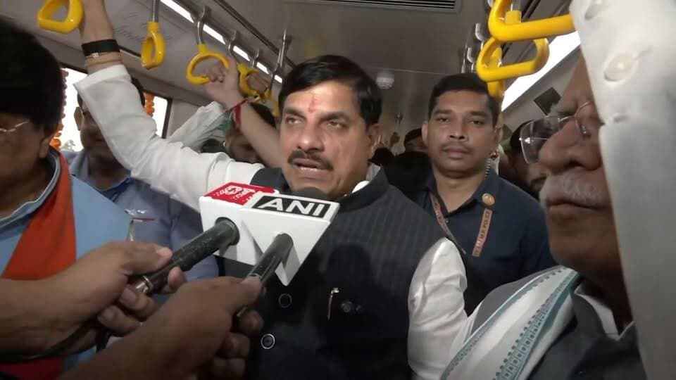 इंदौर में मेट्रो के दुसरे चरण के शुभारंभ पर मेट्रो में सफर करते हुऎ क्या बोले मध्य प्रदेश के मुख्यमंत्री डॉ मोहन यादव... सुनिए