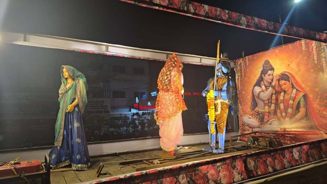देवास में गोगा नवमी के अवसर पर निकला विशाल चल समारोह । चल समारोह में चलित झांकियां विशेष आकर्षण का केंद्र रही।