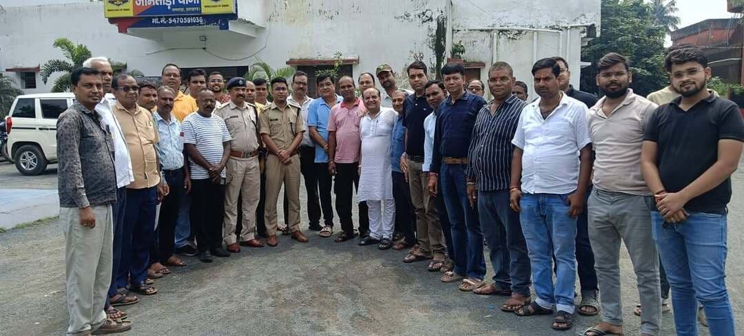 जामताड़ा में दुर्गा पूजा-दीपावली को लेकर पुलिस-व्यापारी समन्वय बैठक, सुरक्षा व्यवस्था पर बनी रणनीति......see more