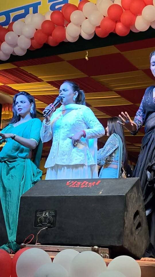 चतरा: प्रतापपुर में जन्माष्टमी के अवसर पर मशहूर भोजपुरी सिंगर शिल्पी राज और विजय चौहान के भव्य कार्यक्रम का हुआ आयोजन।
#चतरा #प्रतापपुर #जन्माष्टमी #शिल्पीराज #विजयचौहान #भोजपुरीसिंगर #भोजपुरी #भोजपुरीगाना #जन्माष्टमी2026 #प्रतापपुरन्यूज #चतरान्यूज #झारखंडन्यूज #JharkhandNews #ChatraNews #Pratappur #ShilpiRaj #VijayChauhan #Bhojpuri #BhojpuriSinger #Janmashtami #Janmashtami2026 #TheNewsZone #ViralNews #TrendingNews
#biharreels #shilpiraj #trendingnow
