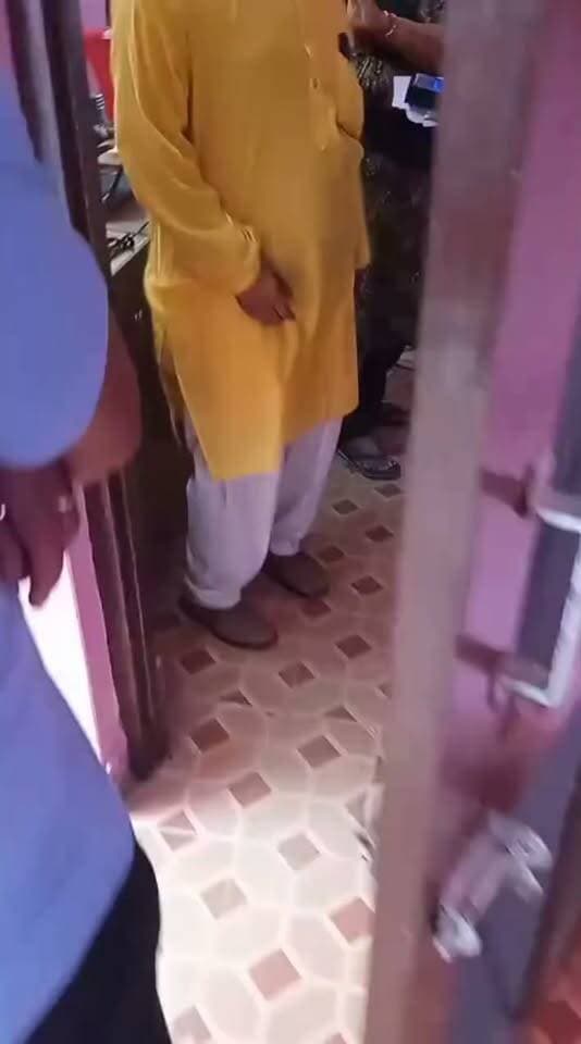 विकासखंड सुजानपुर के तहत पंचायत भेरड़ा में छुट्टी के दिन पंचायत घर में शराब पीने को लेकर हुआ बबाल,
प्रधान अनु देवी ने पुलिस को शिकायत दी