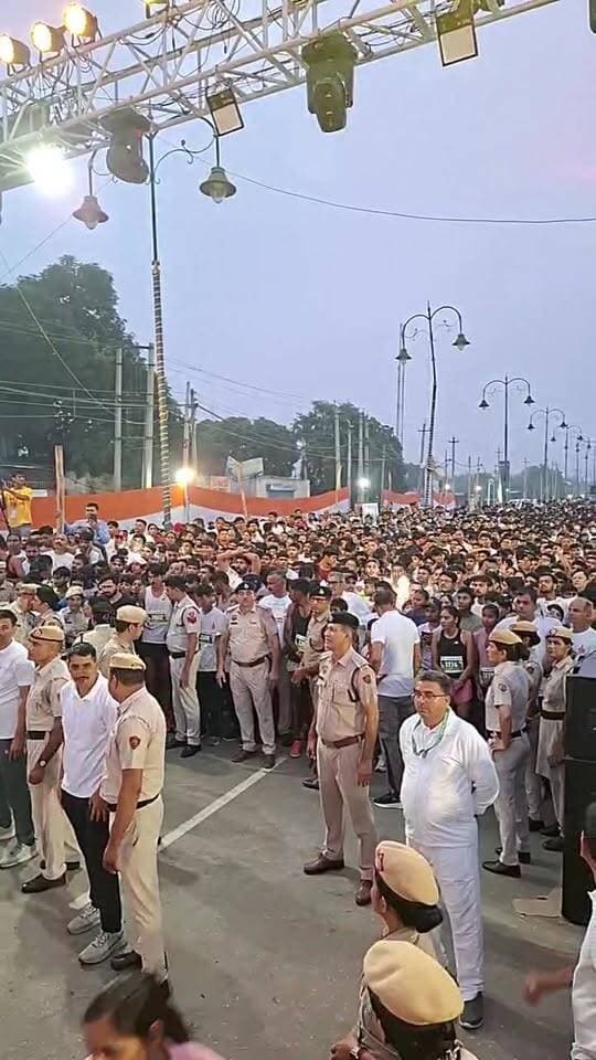 रेवाड़ी में नशे से जंग रेवाड़ी के संग 10 किलोमीटर हाफ मैराथन को एडीसी ने दिखाई हरी झंडी